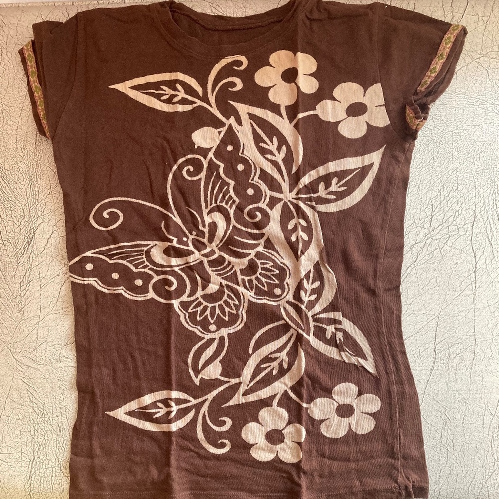 Sleeveless shirt